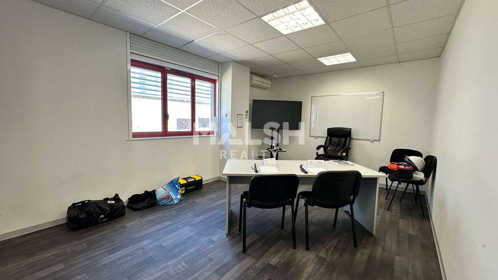 Loue local d'activités indépendant 298m² Guereins