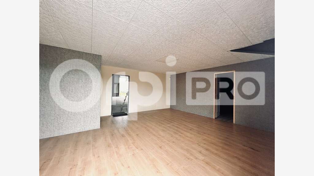 A louer local pro 212m² en za dynamique à Guéret 