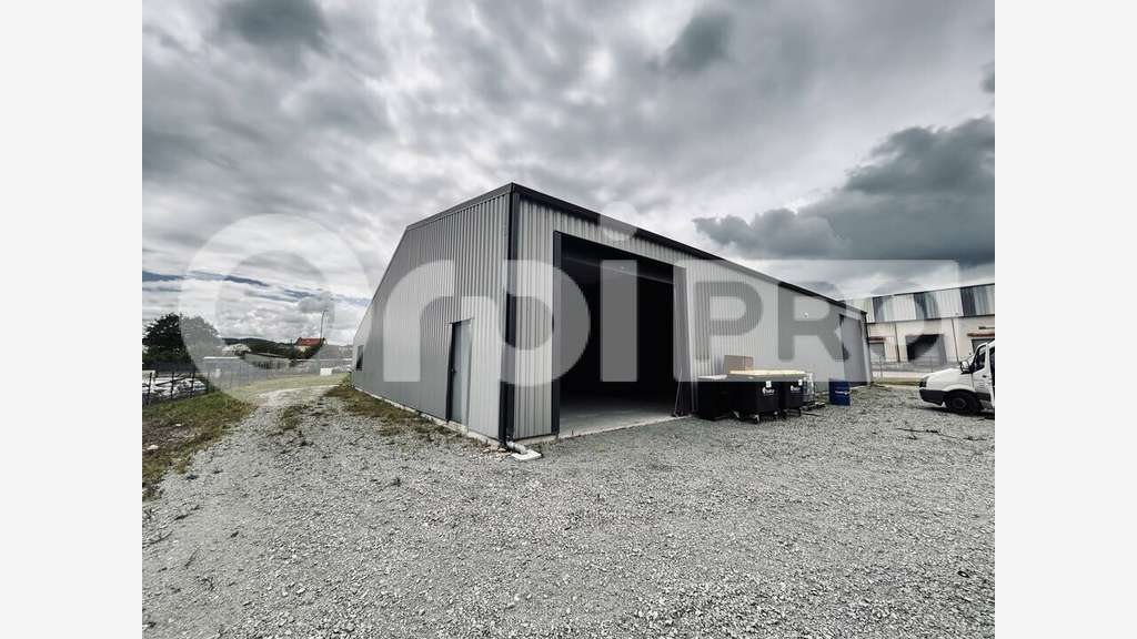 A louer local pro 212m² en za dynamique à Guéret 