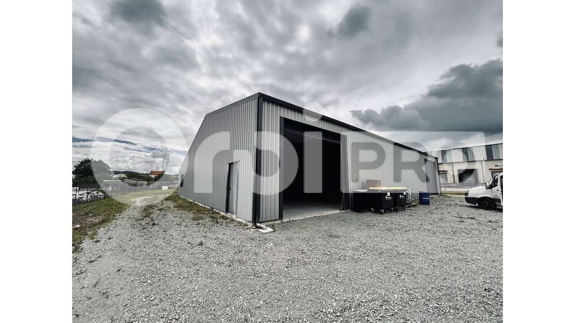 A louer local pro 212m² en za dynamique à Guéret 