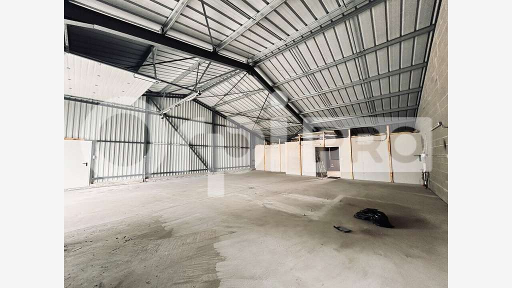 A louer local pro 212m² en za dynamique à Guéret 