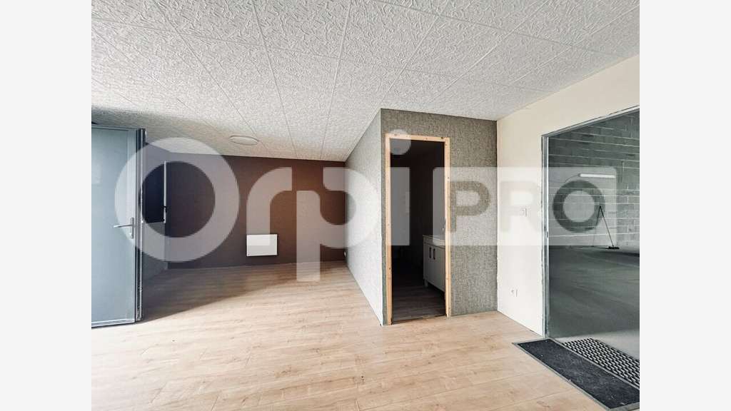 A louer local pro 212m² en za dynamique à Guéret 