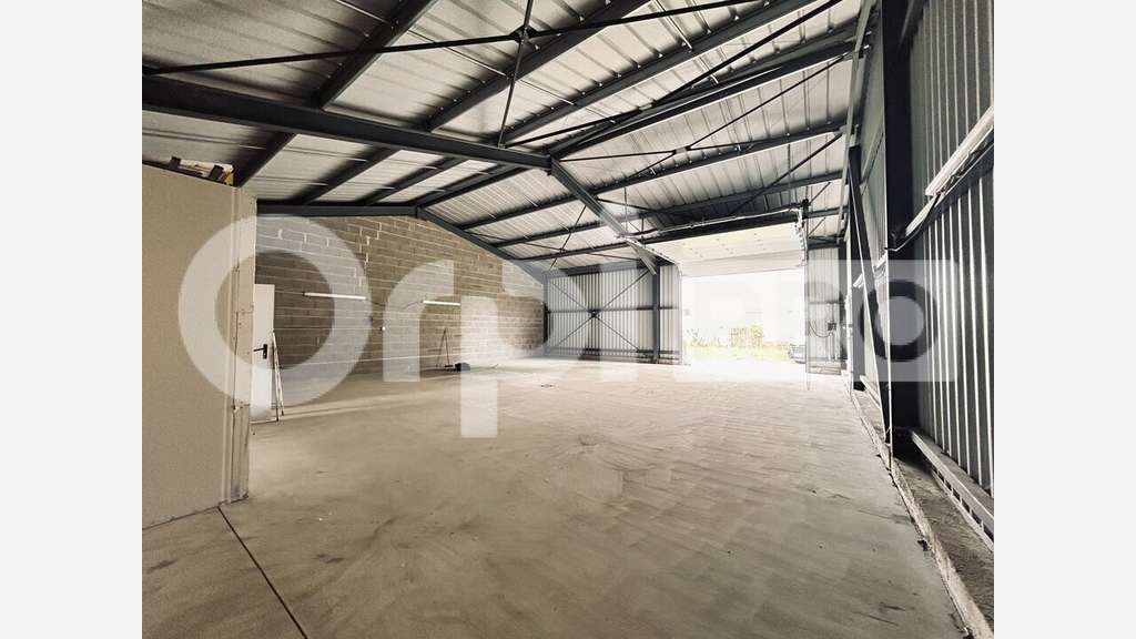 A louer local pro 212m² en za dynamique à Guéret 