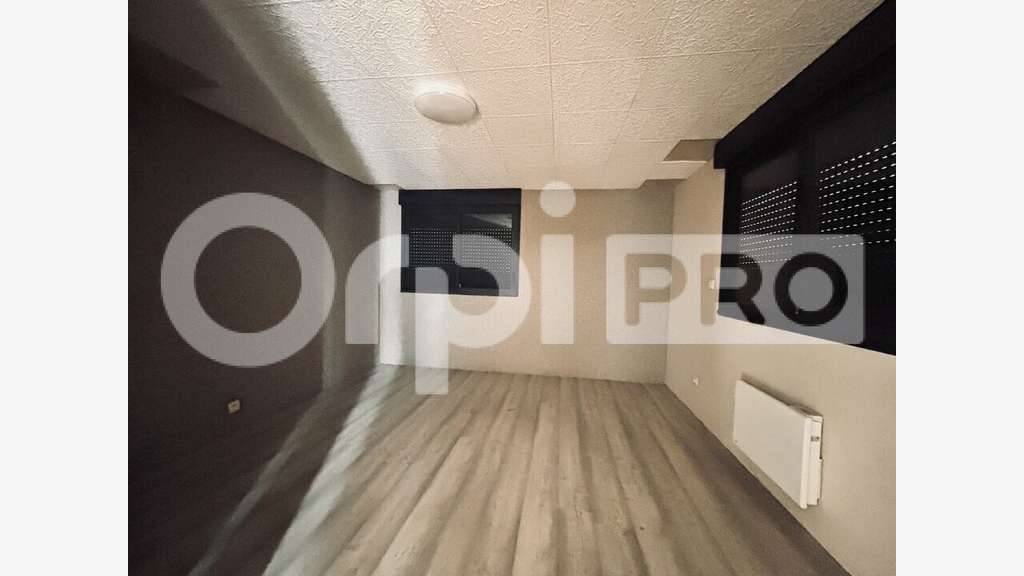 A louer local pro 212m² en za dynamique à Guéret 