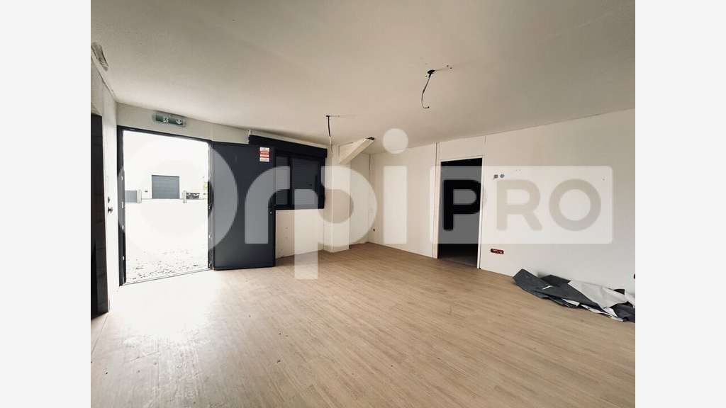 A louer local pro de 212m² zone d'activité Guéret