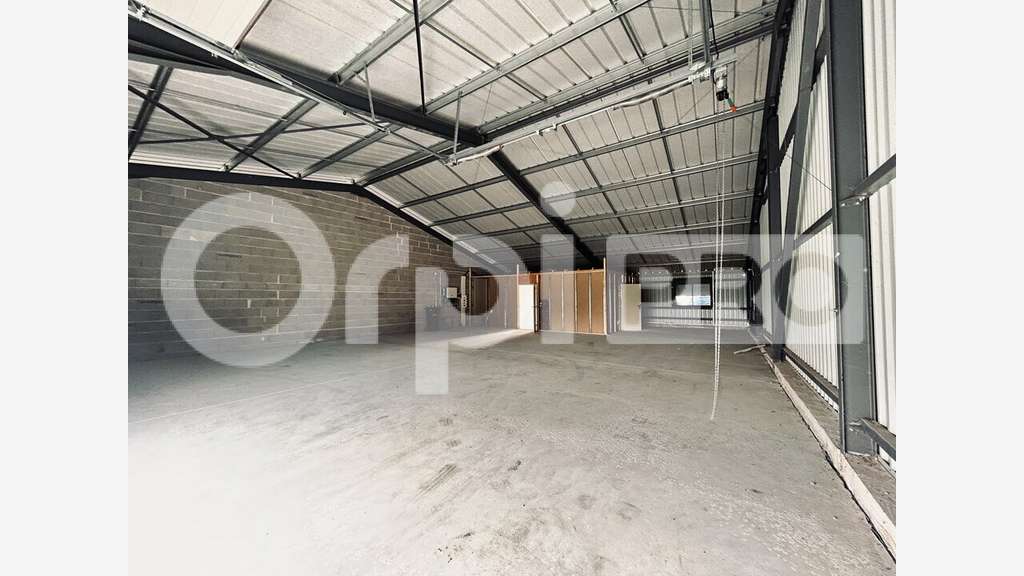 A louer local pro de 212m² zone d'activité Guéret