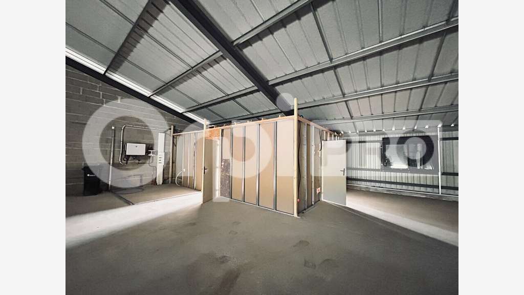 A louer local pro de 212m² zone d'activité Guéret