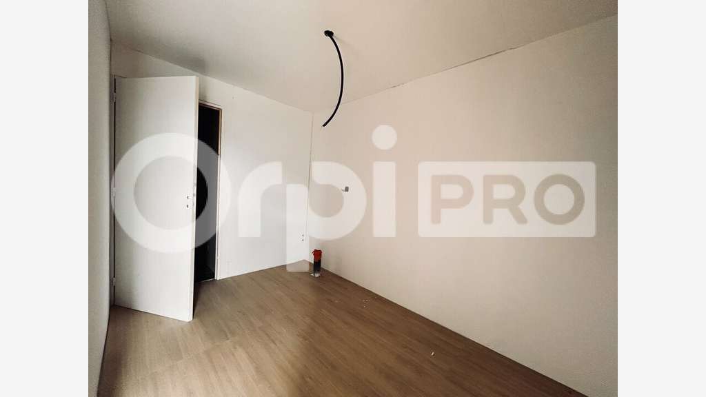 A louer local pro de 212m² zone d'activité Guéret