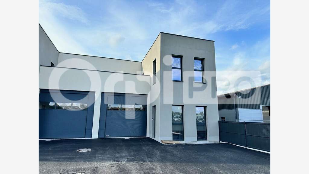 Local d'activité 255m² à louer à Gueux