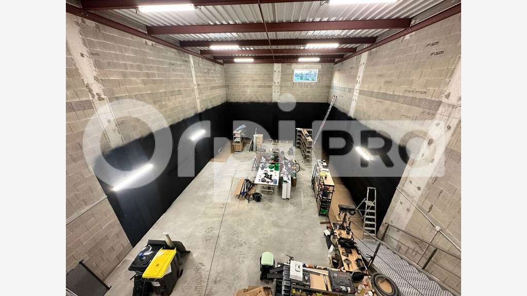 Local d'activité 255m² à louer à Gueux