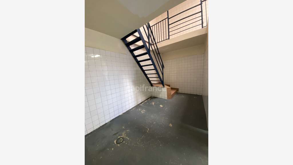 Local d'activité 180m² à louer à Guibeville