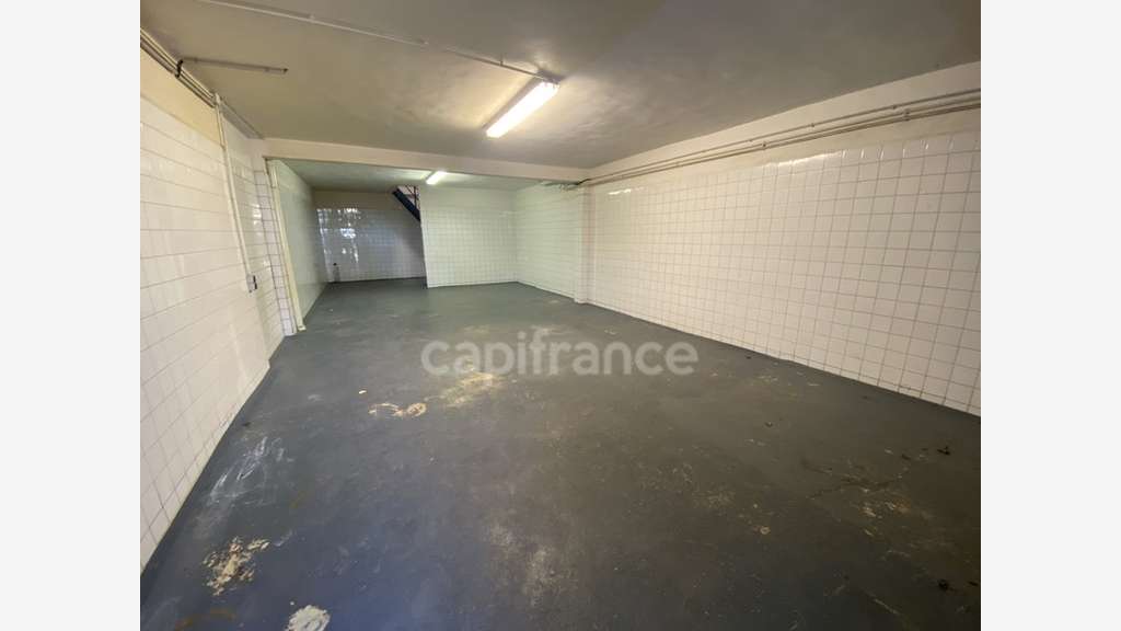 Local d'activité 180m² à louer à Guibeville