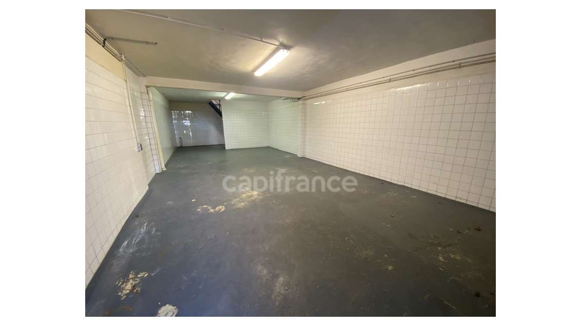 Local d'activité 180m² à louer à Guibeville