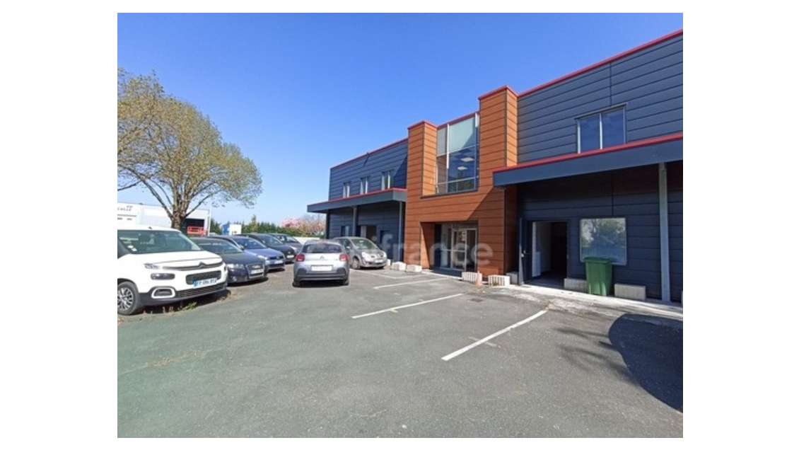 Local d'activité 180m² à louer à Guibeville