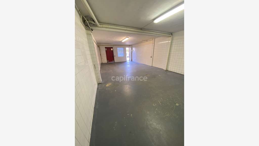 Local d'activité 180m² à louer à Guibeville
