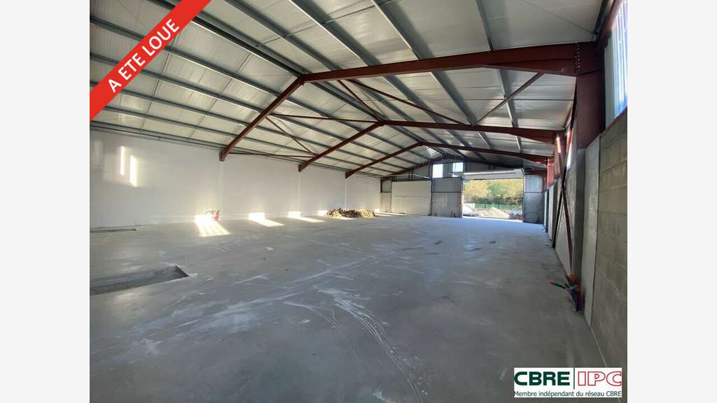 Location entrepôt 420m² sortie autoroute à Guiche