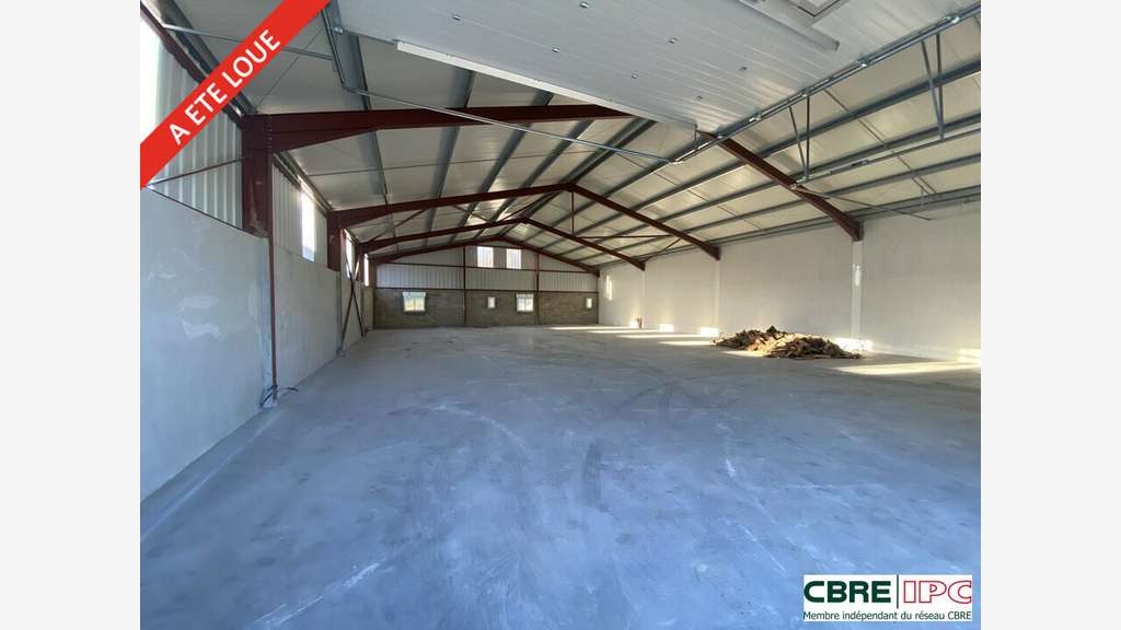 Location entrepôt 420m² sortie autoroute à Guiche