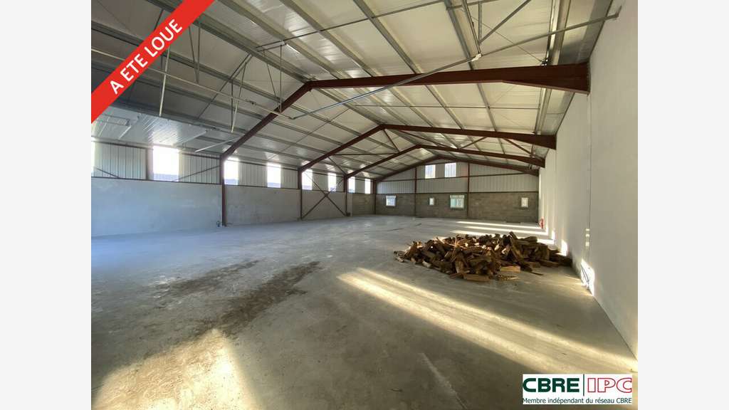 Location entrepôt 420m² sortie autoroute à Guiche