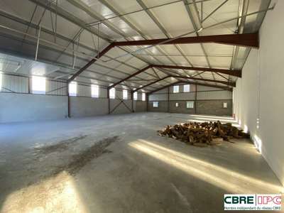 A louer entrepôt 210m² accès gros porteur Guiche 