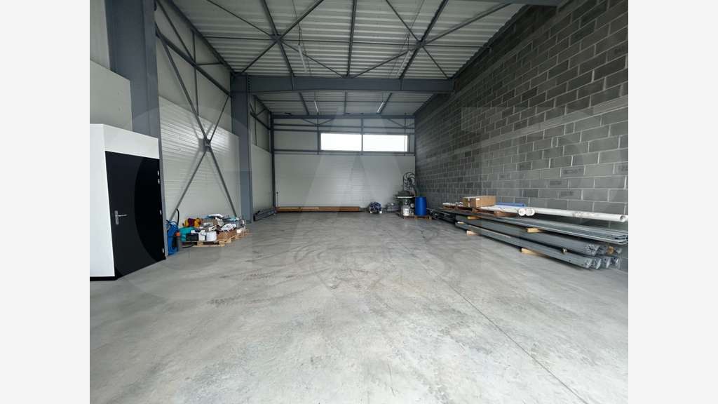 A louer cellule d'activité 150m² à Guichen
