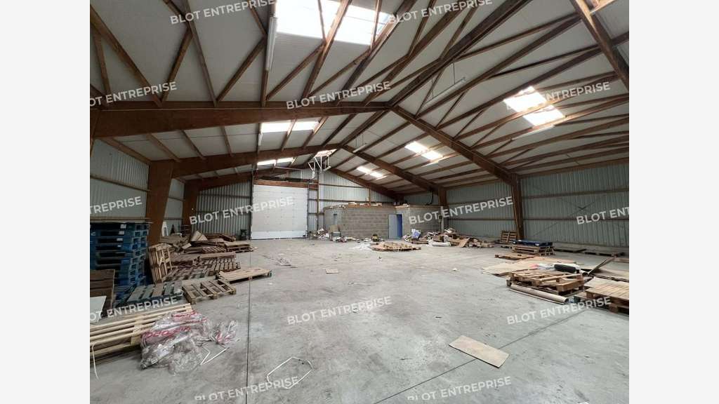 A louer local d'activités 450m² à Guichen