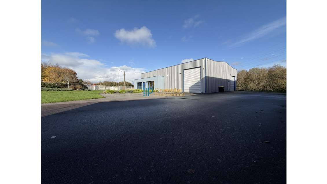 A louer entrepôt 350m² sur 200m² à Guidel N165