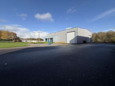 A louer entrepôt 350m² sur 200m² à Guidel N165