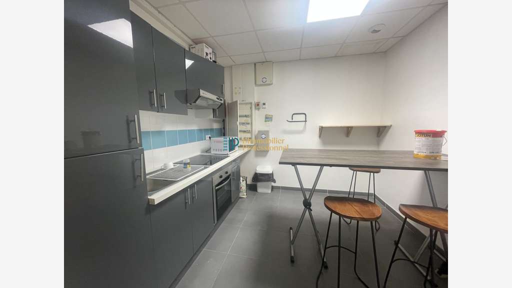 A louer entrepôt 350m² sur 200m² à Guidel N165