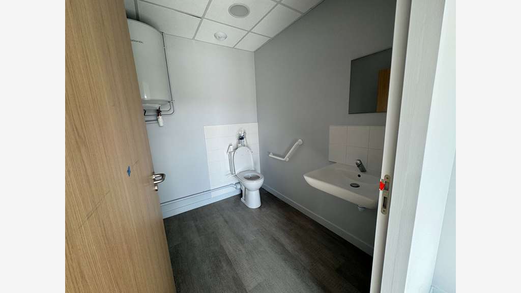 A louer local d'activité 320m² Guipavas empl strat