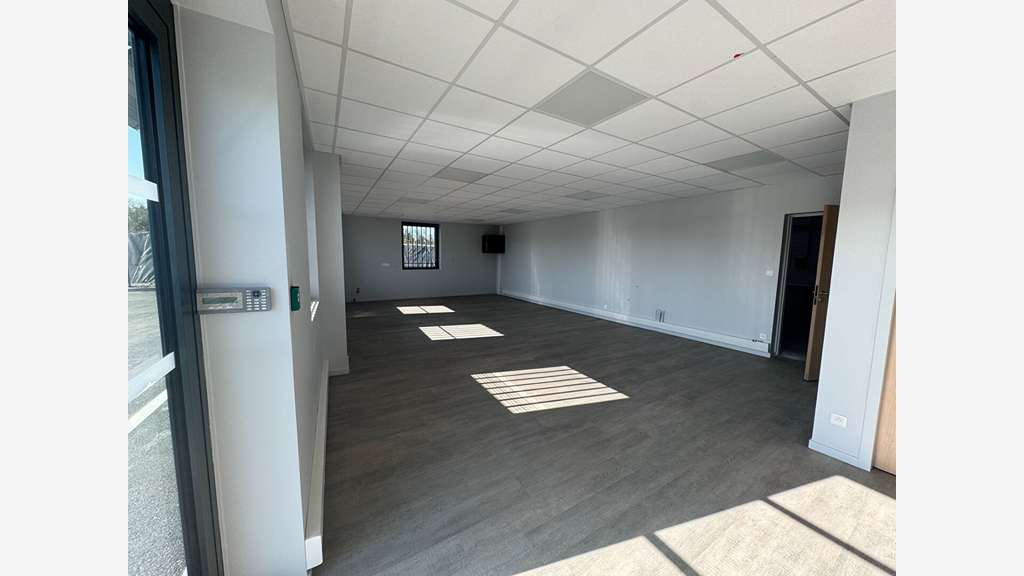 A louer local d'activité 320m² Guipavas empl strat