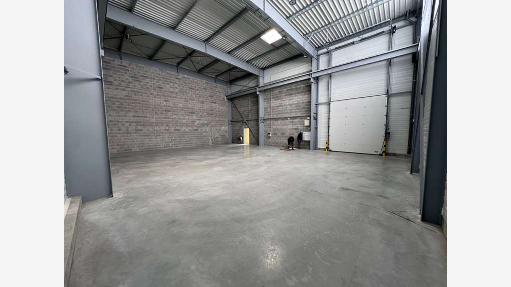A louer local d'activité 320m² Guipavas empl strat