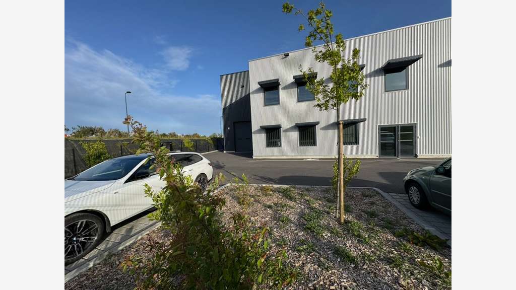 A louer local d'activité 320m² Guipavas empl strat