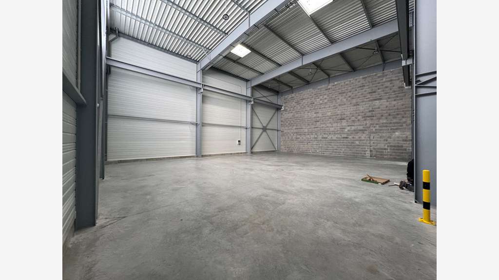 A louer local d'activité 320m² Guipavas empl strat