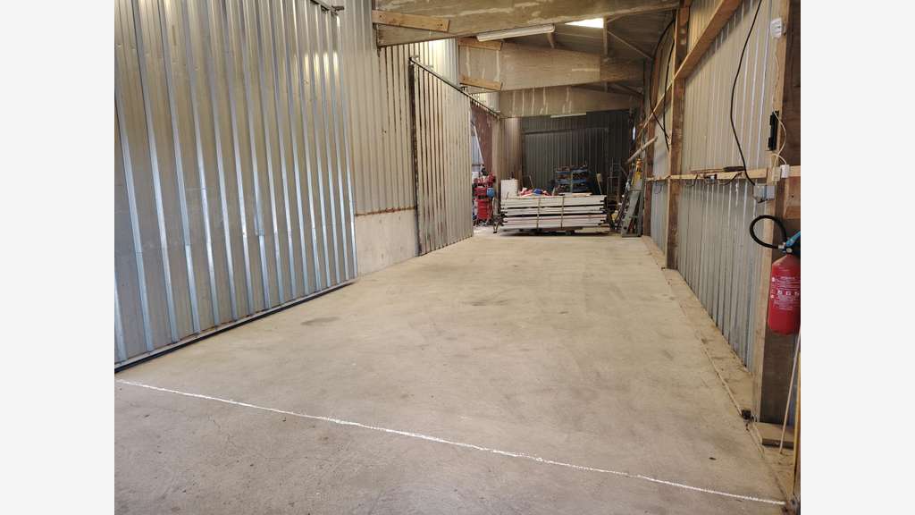 A louer local de stockage de 60m² à Guissény