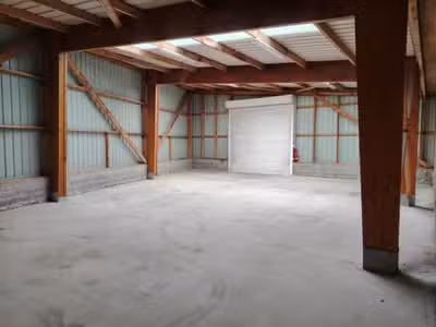 A louer hangar 156m² avec bureaux à Guissény