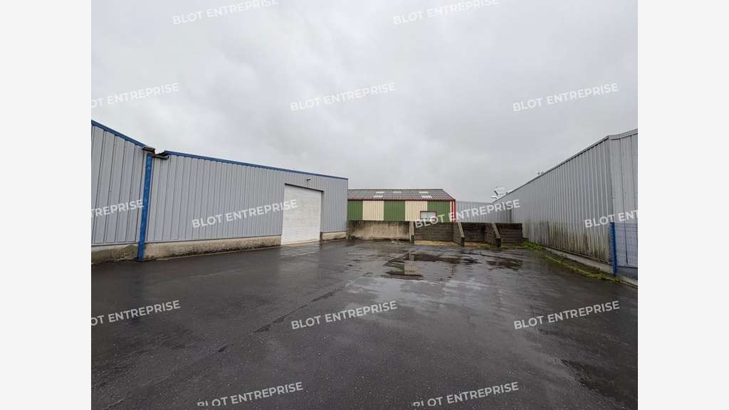 À LOUER - LOCAL D'ACTIVITES - 442 m² - GUISSENY
