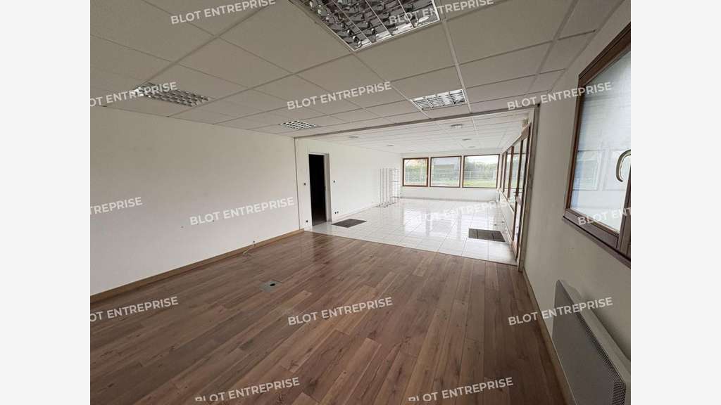 À LOUER - LOCAL D'ACTIVITES - 442 m² - GUISSENY