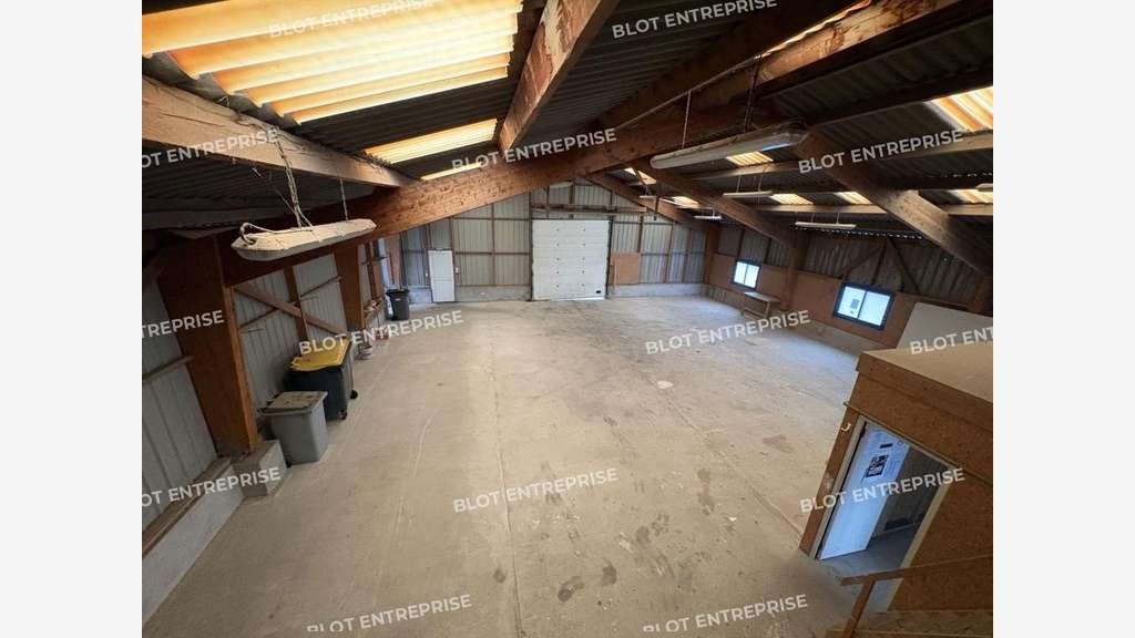 À LOUER - LOCAL D'ACTIVITES - 220 m² - GUISSENY