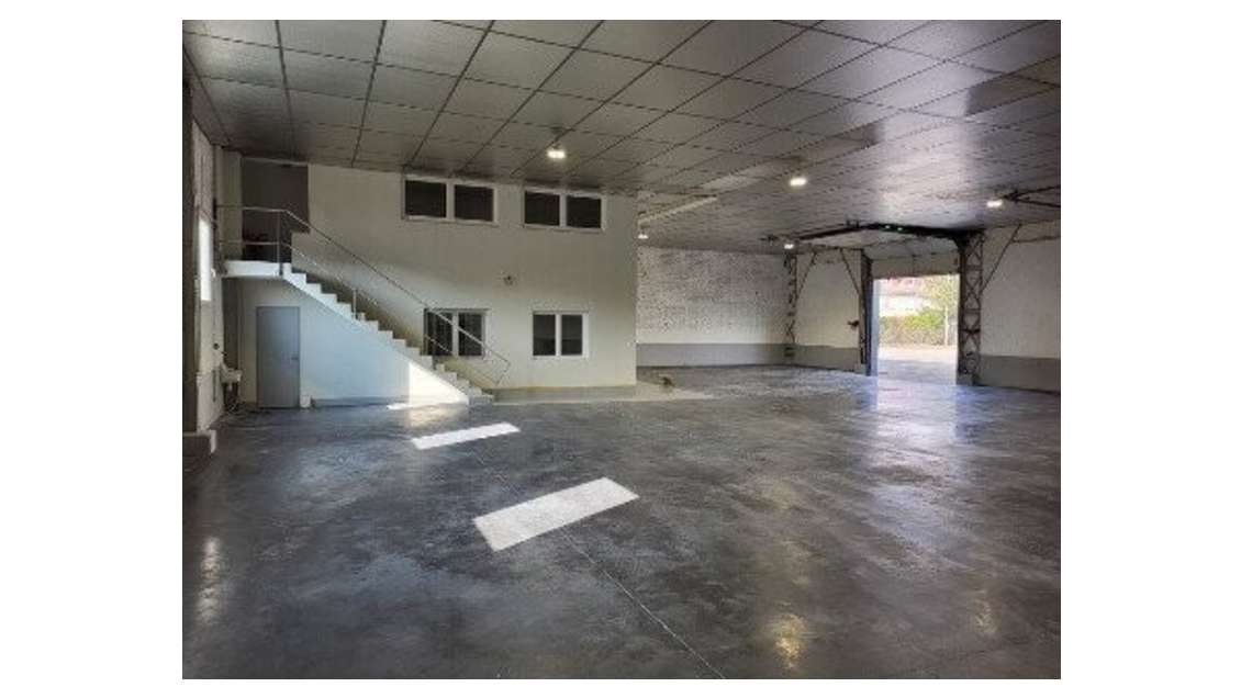 Local 510m² + bureau + stockage à à Hagondange