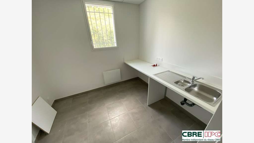 Location local d'activité de 229m² à Halsou