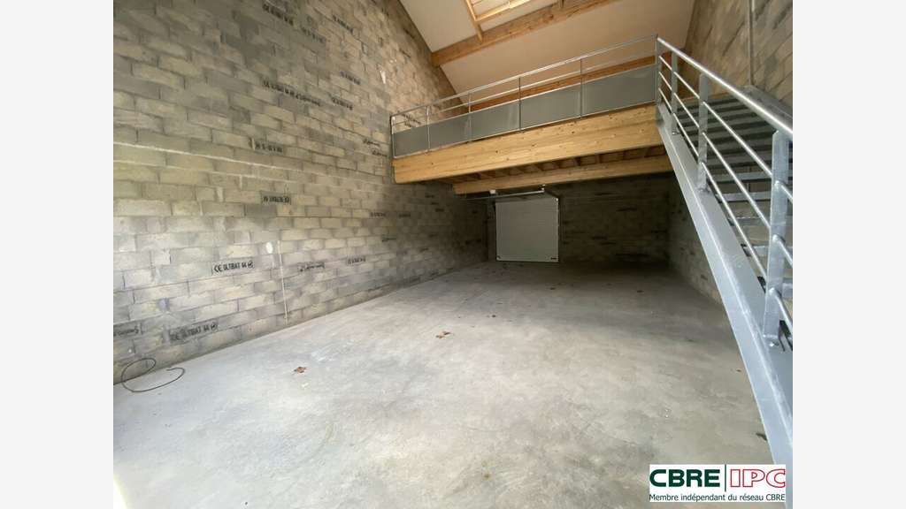 Location local d'activité de 114m² à Halsou