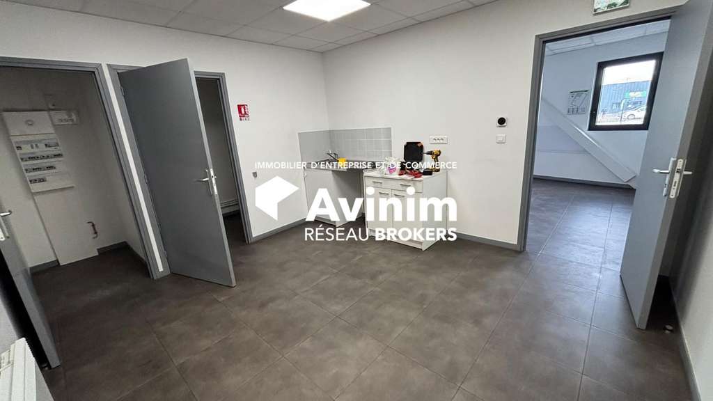 A louer local de 230m² avec grand parking Harfleur