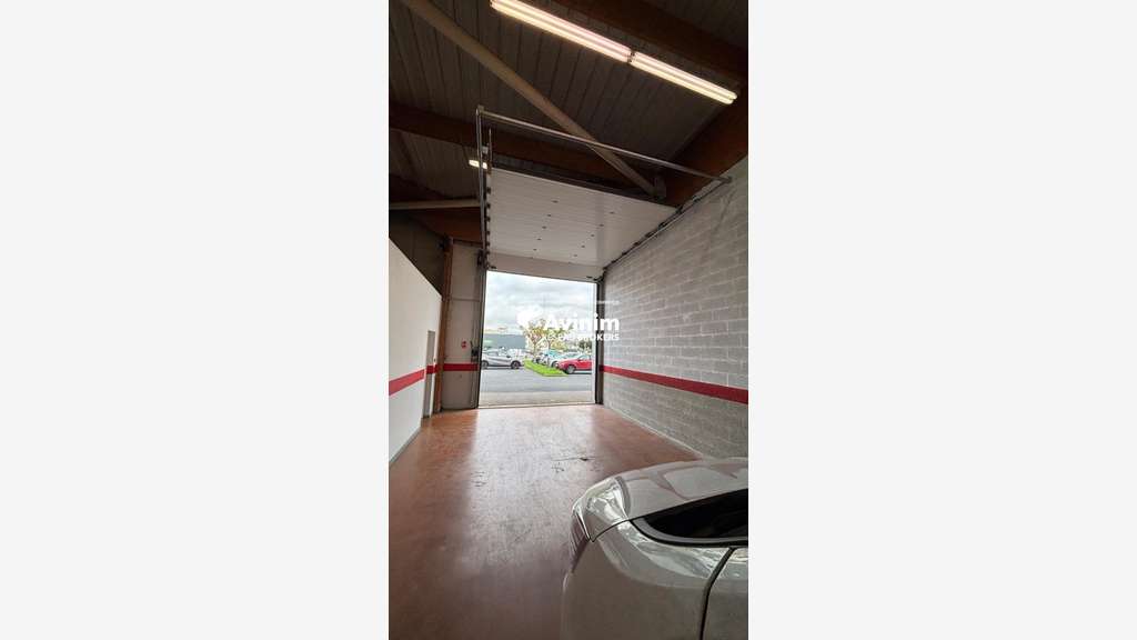 A louer local de 230m² avec grand parking Harfleur