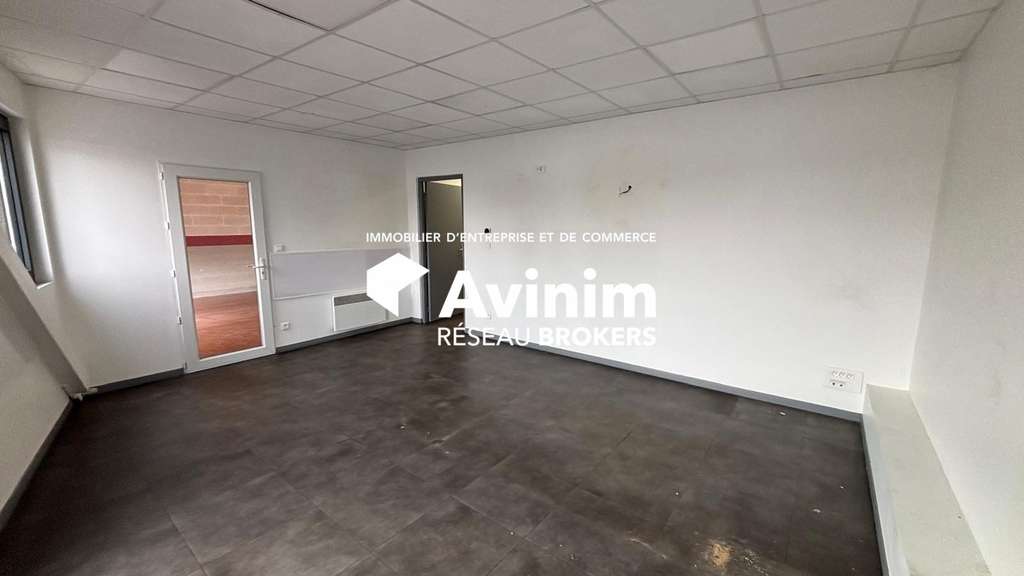 A louer local de 230m² avec grand parking Harfleur