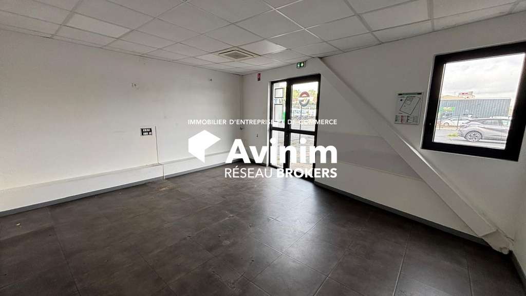 A louer local de 230m² avec grand parking Harfleur