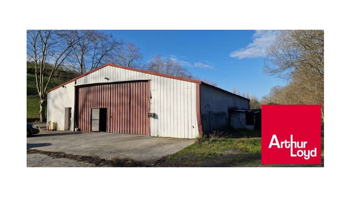 Entrepôt de 440m² à louer proche d'Hasparren