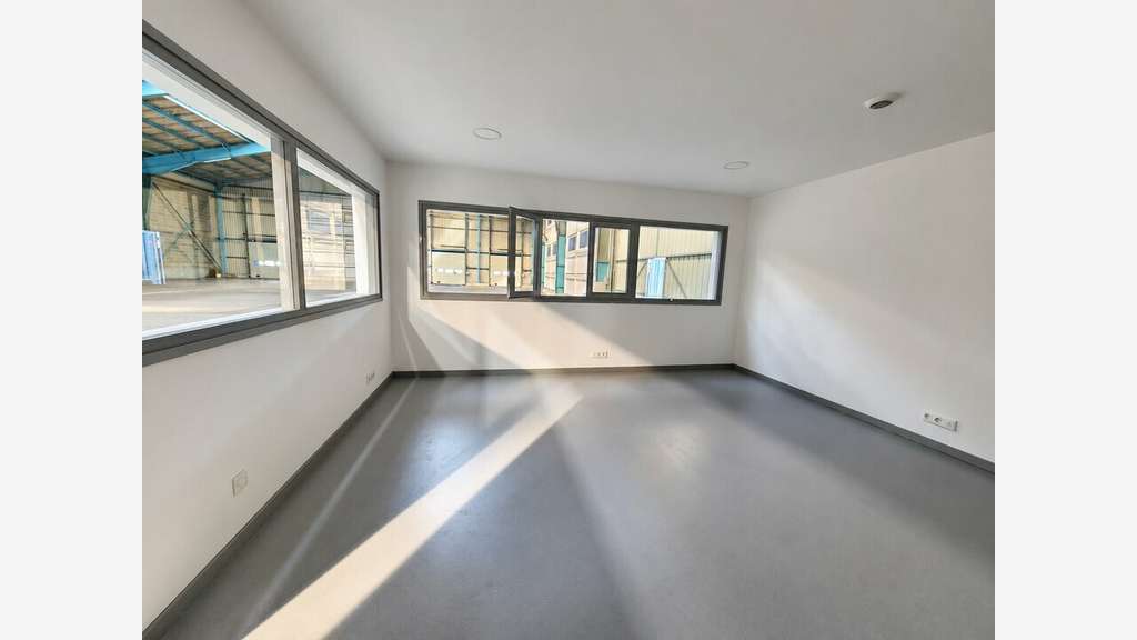 Local d'activité 1040m² à louer à Hendaye Joncaux 