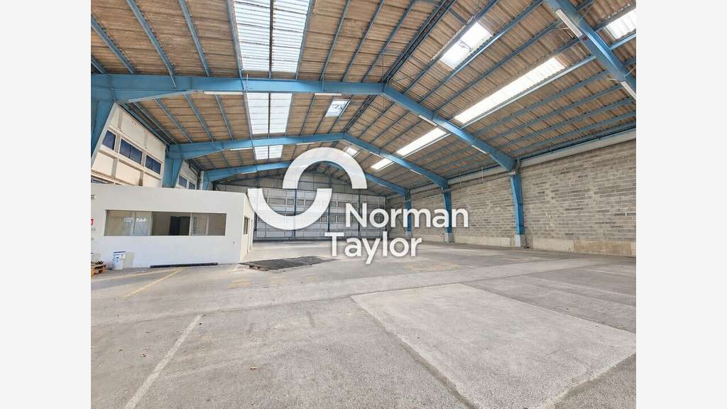 Local d'activité 1040m² à louer à Hendaye Joncaux 