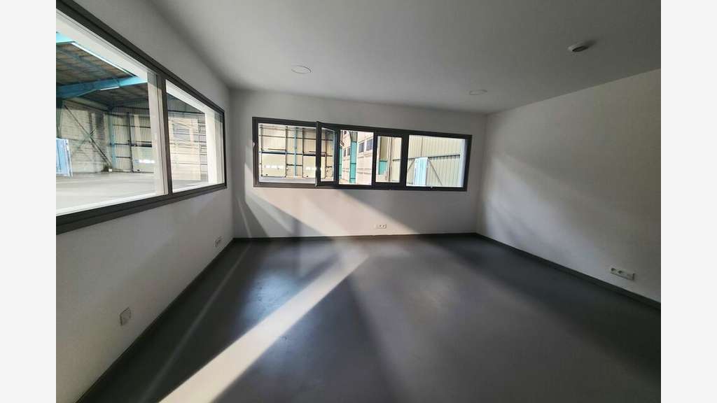 Local d'activité 1040m² à louer à Hendaye Joncaux