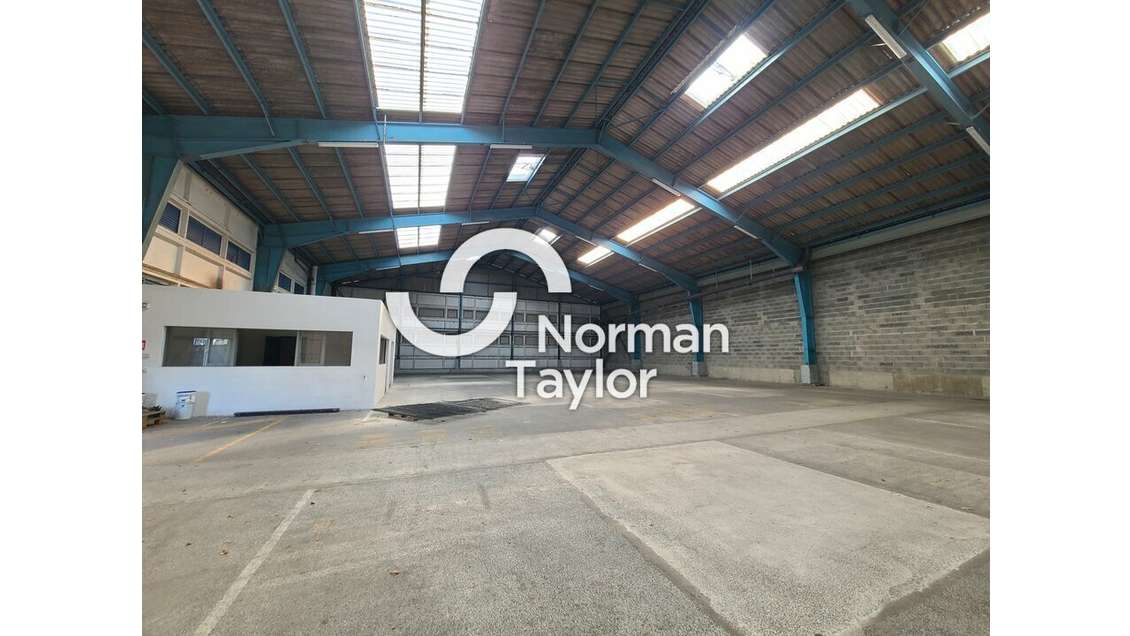Local d'activité 1040m² à louer à Hendaye Joncaux 